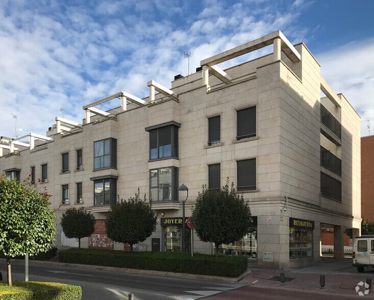 Immeuble residentiel dans San Fernando de Henares, Madrid à vendre - Photo principale - Image 1 de 2