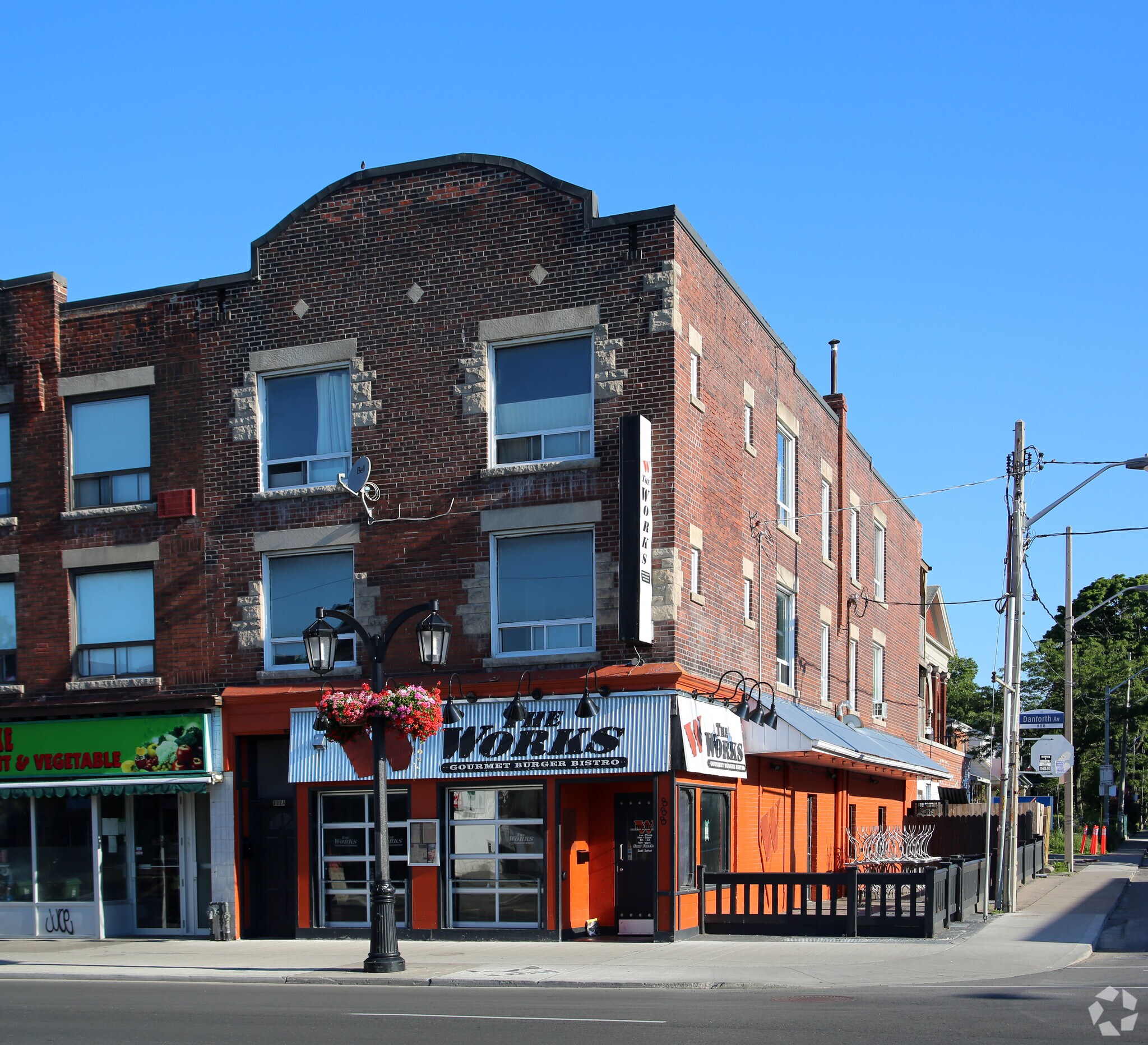 888 Danforth Ave, Toronto, ON à vendre Photo principale- Image 1 de 1