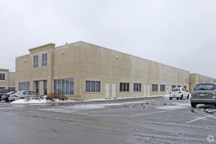 16945 Leslie St, Newmarket, ON for lease - Building Photo - Image 2 of 2