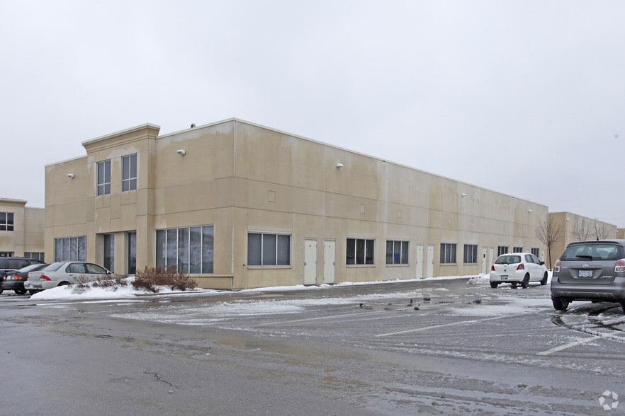 16945 Leslie St, Newmarket, ON à louer - Photo du bâtiment - Image 2 de 2