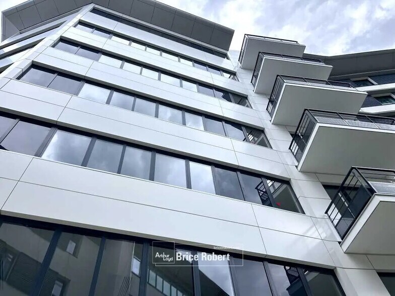 Bureau dans Tassin-la-Demi-Lune à vendre - Photo du bâtiment - Image 1 de 18