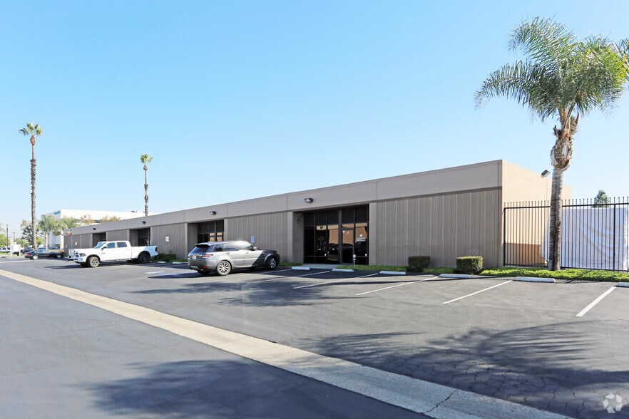 1050 W Katella Ave, Orange, CA for lease - Building Photo - Image 1 of 6