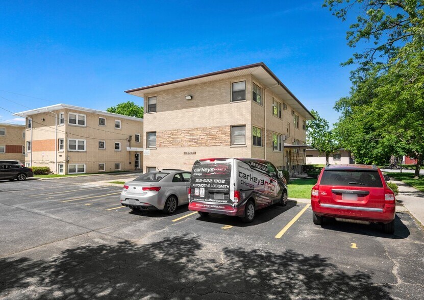 18416 & 18422 Torrence Ave portefeuille de 2 propriétés à vendre sur LoopNet.ca - Photo du bâtiment - Image 3 de 7
