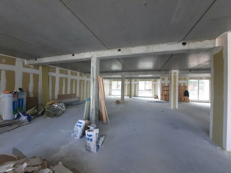 Office in Rouen for lease - Interior Photo - Image 3 of 5