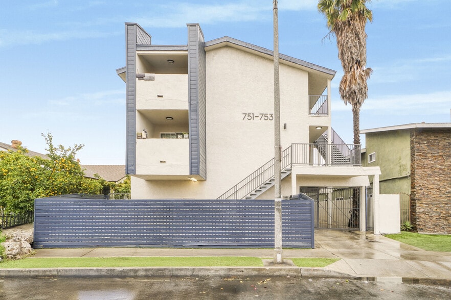 753 Cerritos Ave, Long Beach, CA à vendre - Photo du bâtiment - Image 2 de 15