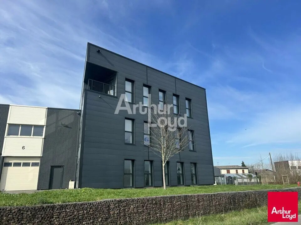 Office in Noyal-Châtillon-sur-Seiche for lease Building Photo- Image 1 of 6