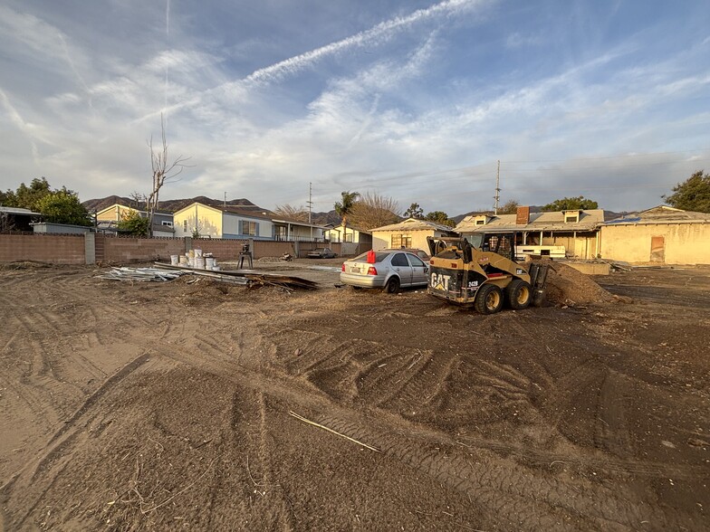 13241 Bradley Ave, Sylmar, CA à louer - Photo du bâtiment - Image 3 de 8