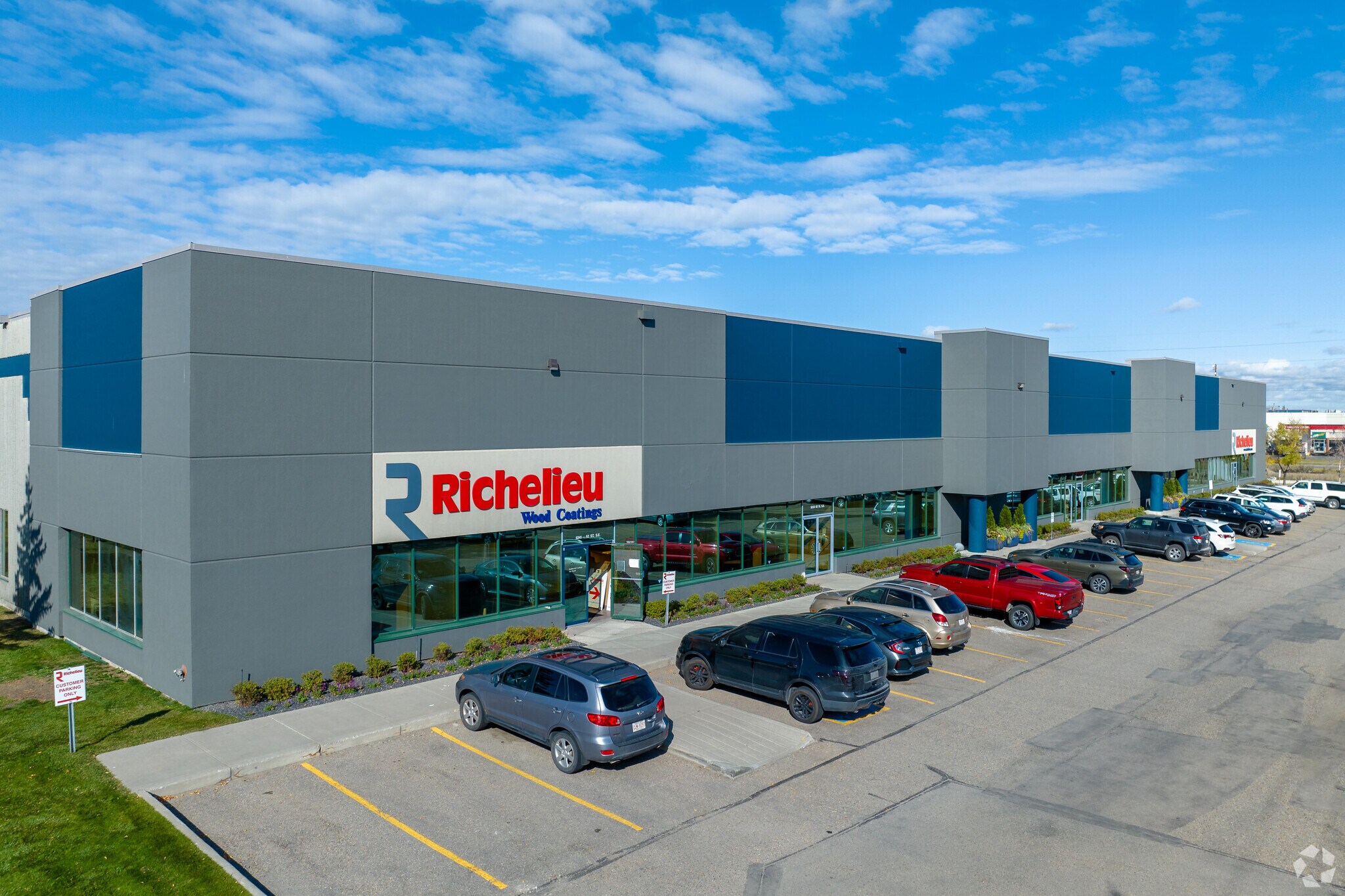 5211-5241 52 St SE, Calgary, AB for lease Primary Photo- Image 1 of 8