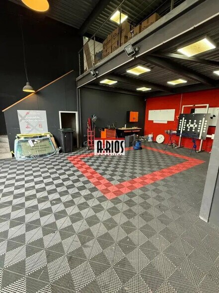 Industrial in La Farlède for lease - Interior Photo - Image 3 of 7