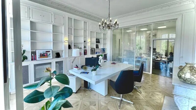 Office in Bordeaux for lease - Interior Photo - Image 2 of 10