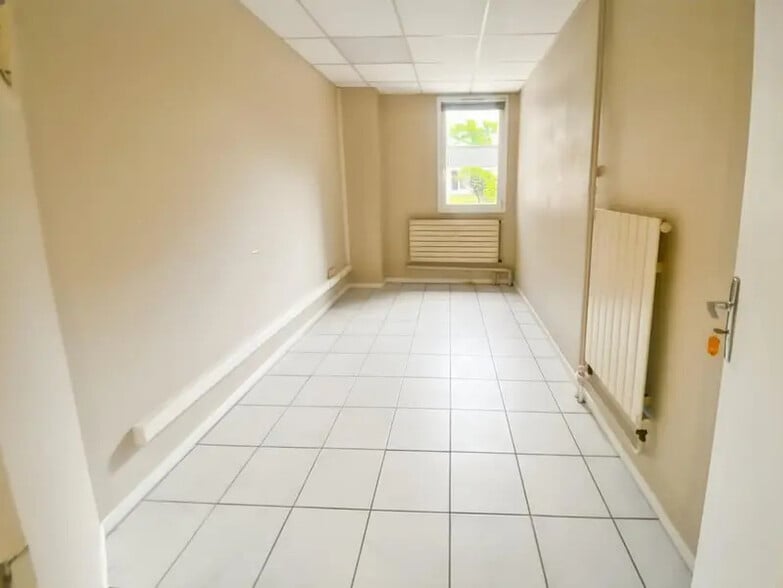 Retail in Paris for lease - Interior Photo - Image 3 of 6