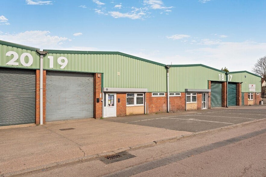 Saltbrook Rd, Halesowen à louer - Photo du bâtiment - Image 3 de 16