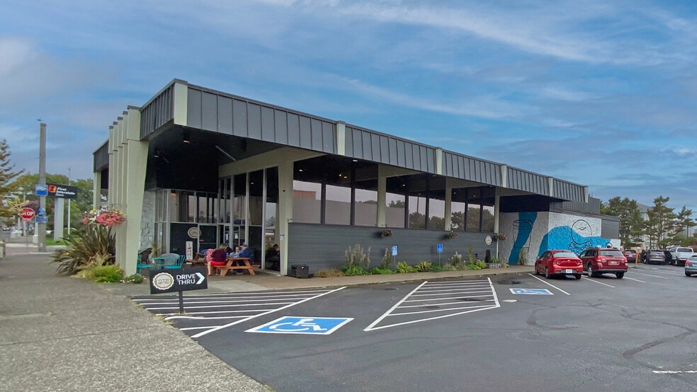 210 S Holladay Dr, Seaside, OR for sale - Primary Photo - Image 1 of 8