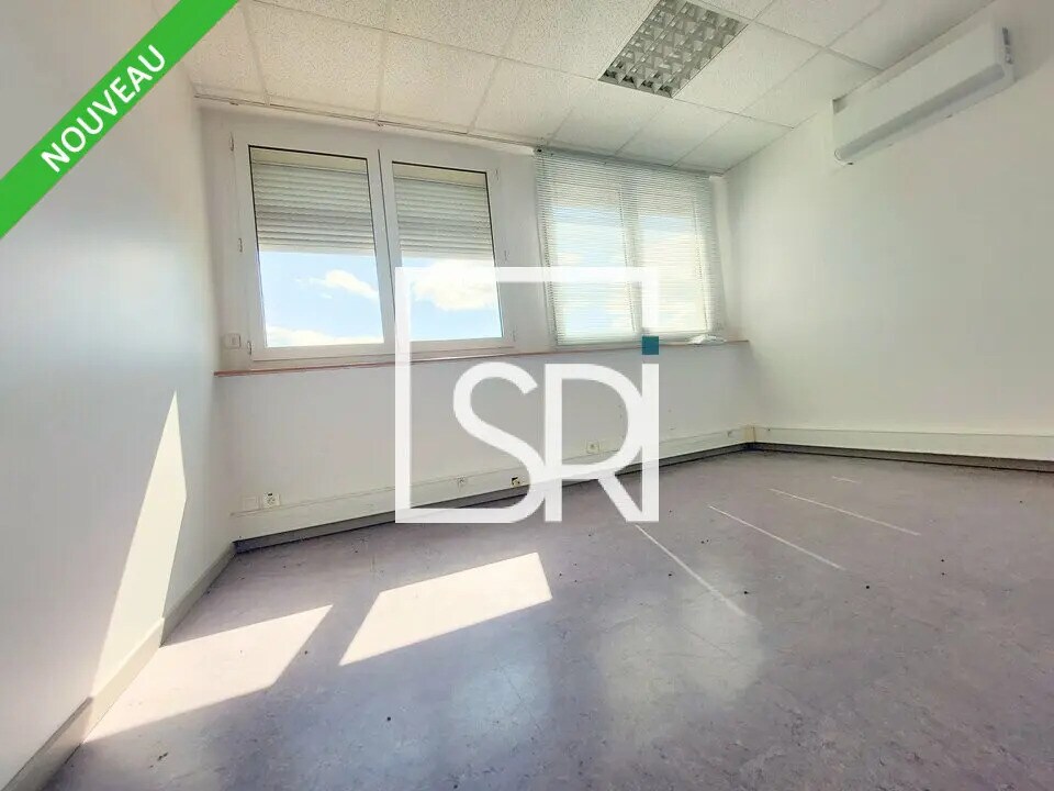 Office in Cournon-d'Auvergne for lease Interior Photo- Image 1 of 22