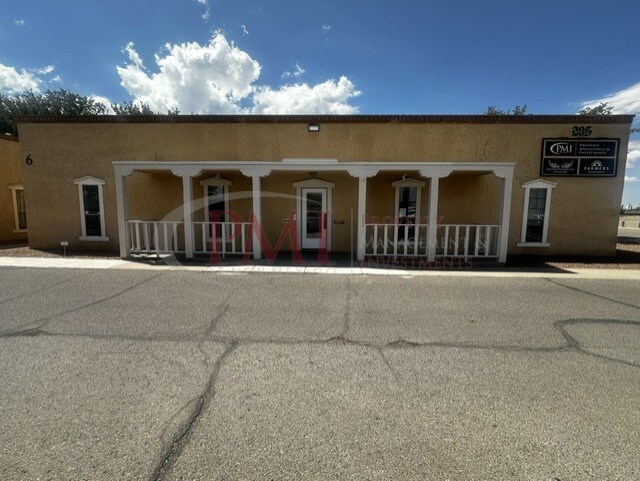 205 W Boutz Rd, Las Cruces, NM à louer - Photo du bâtiment - Image 1 de 20