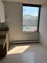 9301 Golf Rd, Des Plaines, IL à louer Photo intérieure- Image 2 de 4