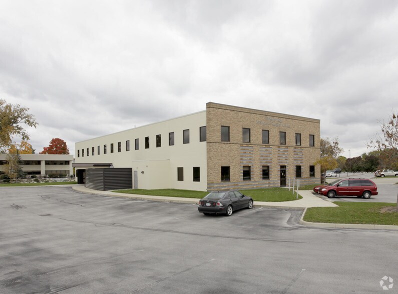4845 Knightsbridge Blvd, Columbus, OH for lease - Building Photo - Image 2 of 3