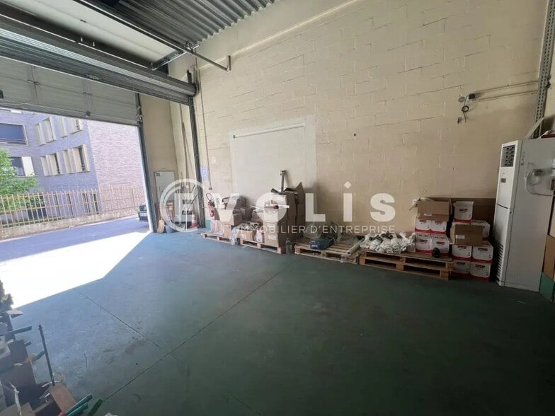 Flex in Boissy-Saint-Léger for lease - Interior Photo - Image 2 of 16