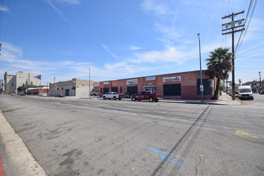 2320 S Hill St, Los Angeles, CA à vendre - Photo du bâtiment - Image 3 de 3