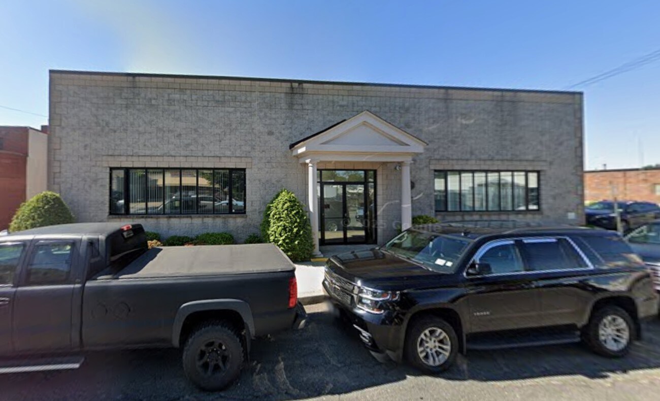 49 Windsor Ave, Mineola, NY à louer Photo principale- Image 1 de 4