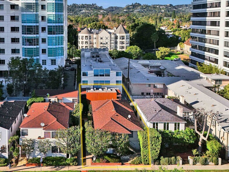 10357 Ashton Ave, Los Angeles, CA à vendre - Photo du bâtiment - Image 2 de 7