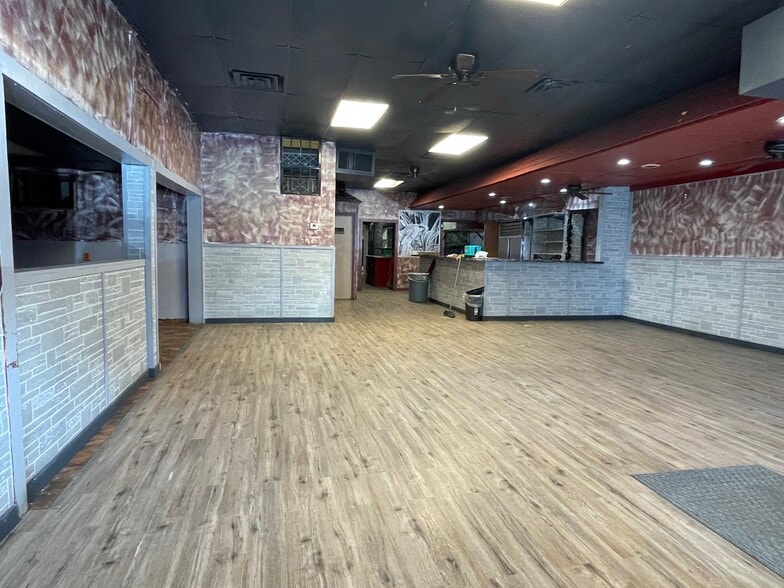 105 W Main St, Elk Point, SD for sale - Building Photo - Image 3 of 15