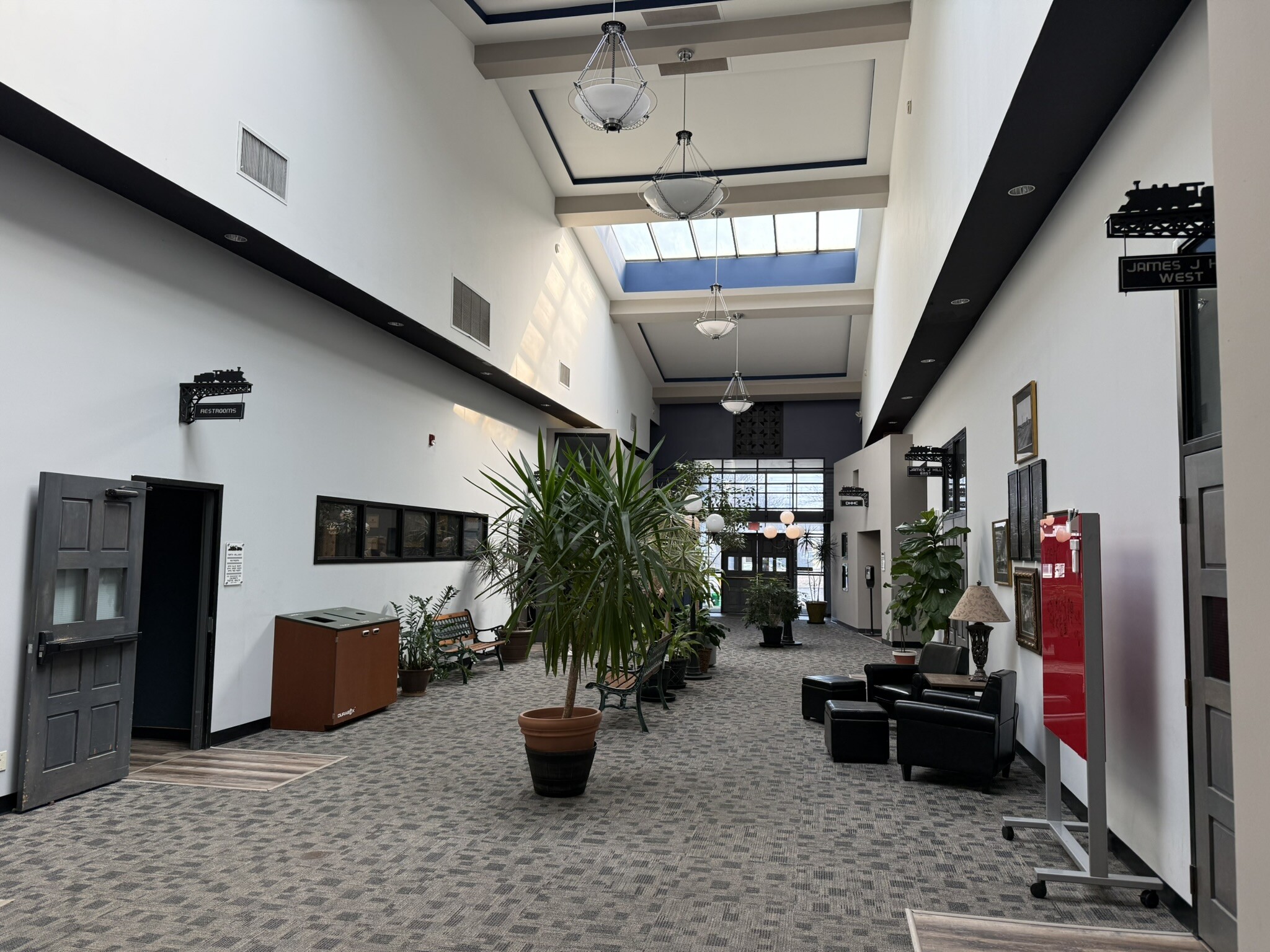 23 Empire Dr, Saint Paul, MN for lease Interior Photo- Image 1 of 12