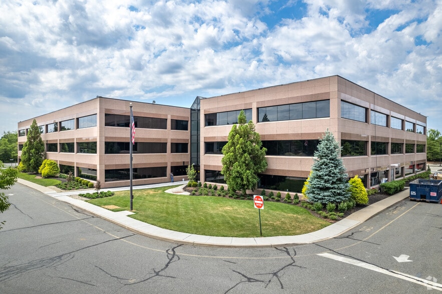 685 Route 202/206, Bridgewater, NJ à louer - Photo du bâtiment - Image 1 de 5