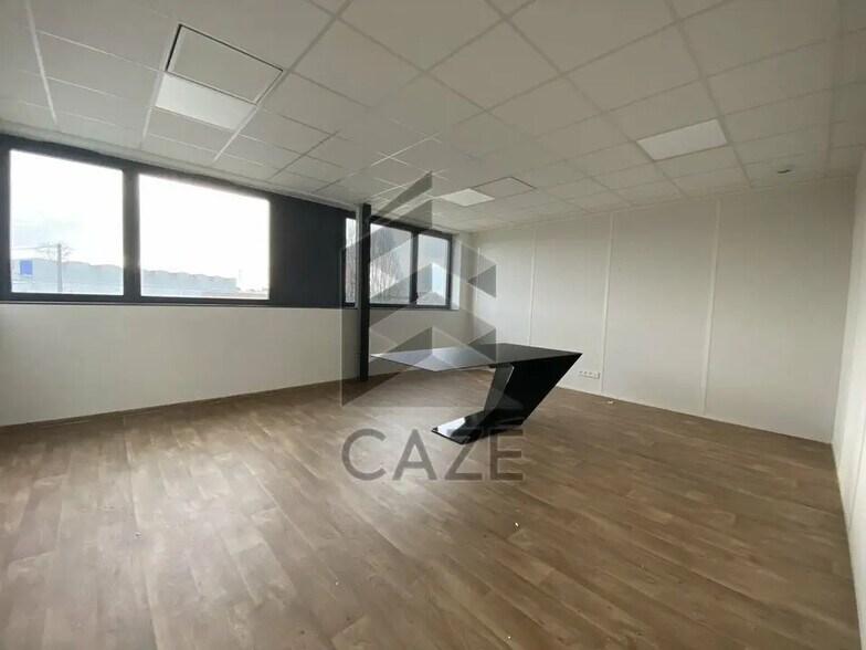 Office in Mérignac for lease - Interior Photo - Image 2 of 6