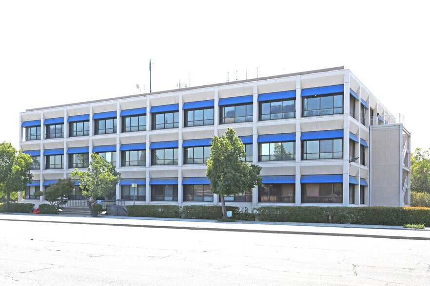 1071 W Shaw Ave, Fresno, CA à louer - Photo du bâtiment - Image 3 de 3