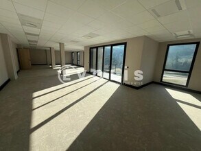 17 Rue De Paris, Tarare for lease Interior Photo- Image 2 of 17