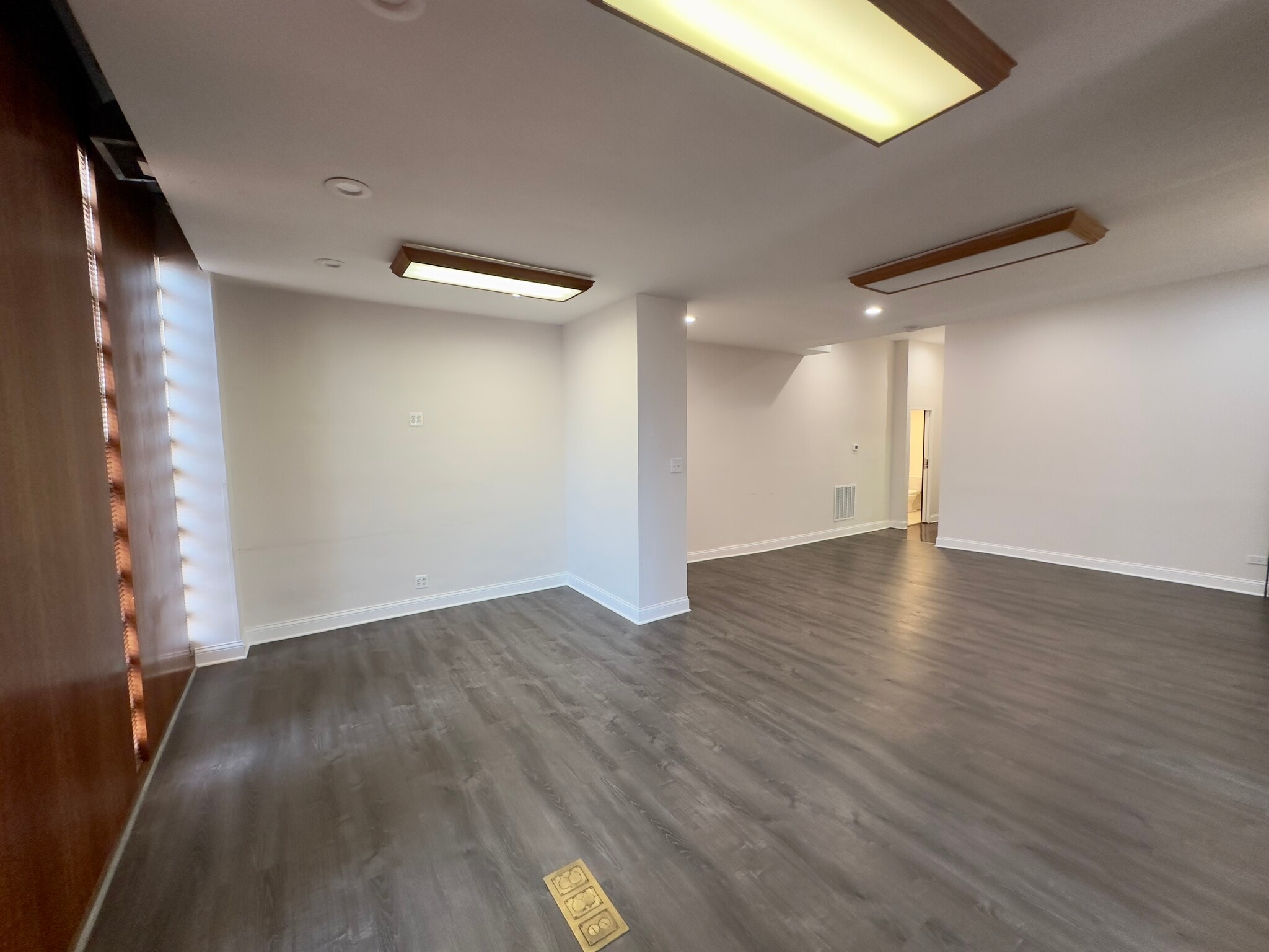 4178 W Montrose Ave, Chicago, IL for lease Building Photo- Image 1 of 7