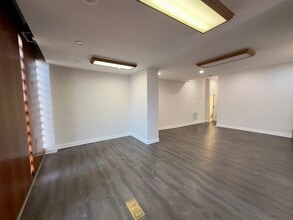 4178 W Montrose Ave, Chicago, IL for lease Building Photo- Image 1 of 7