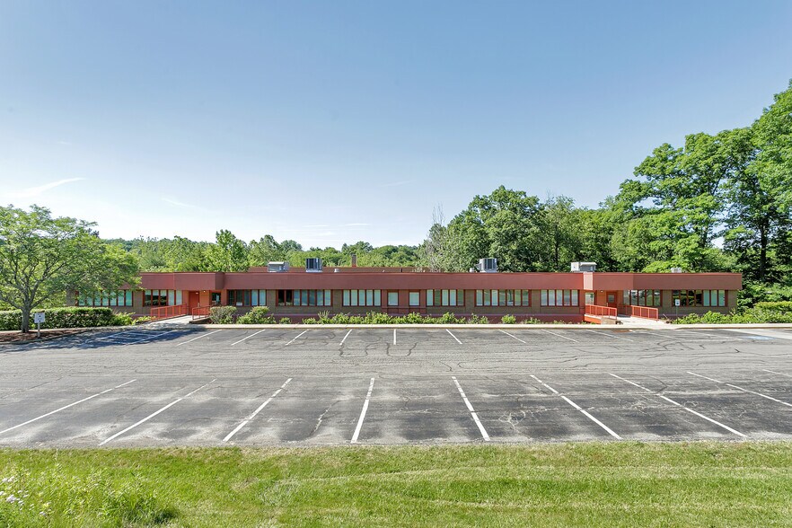 4200 Triangle Ln, Murrysville, PA à louer - Photo du bâtiment - Image 1 de 22