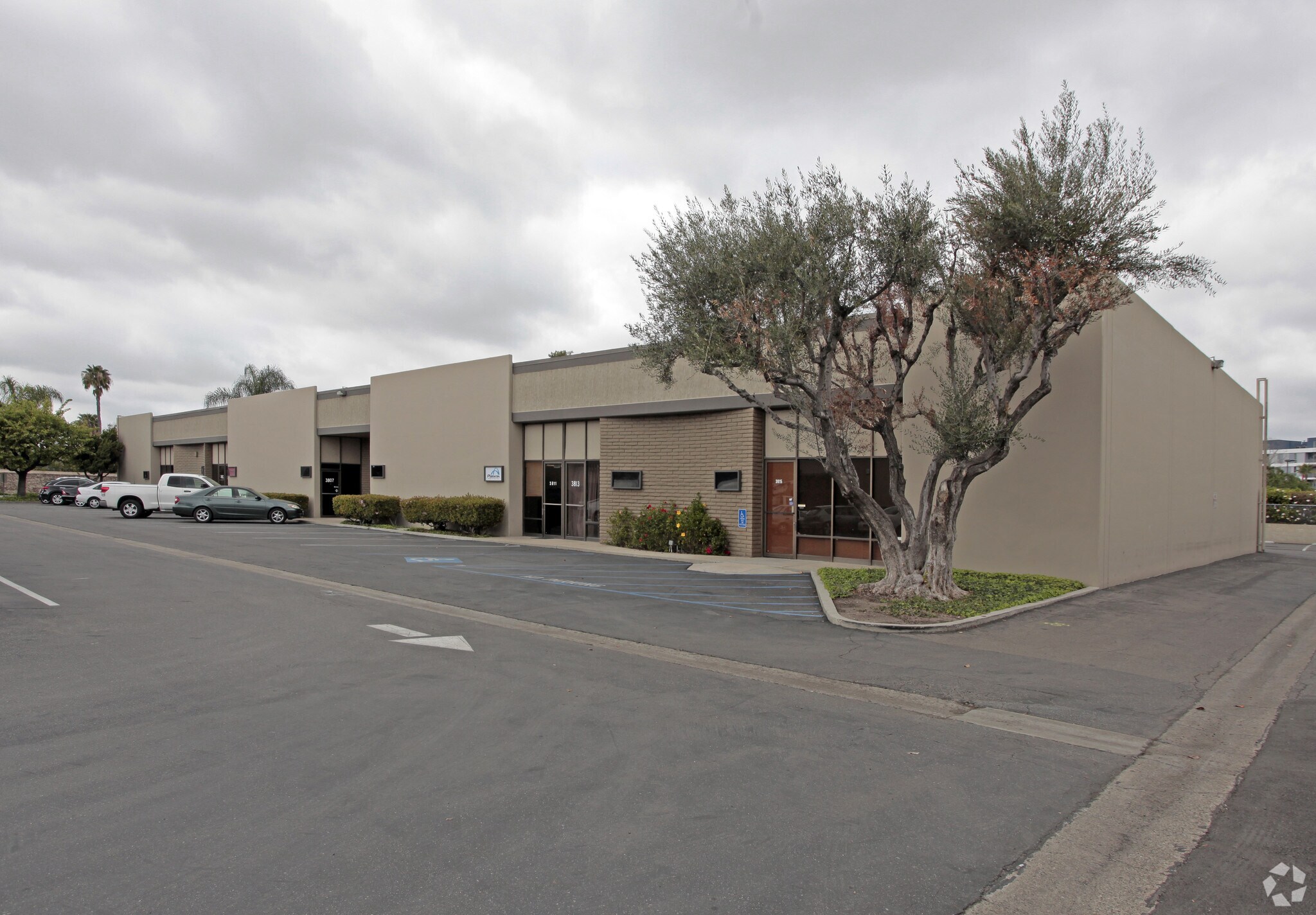 3801-3815 S Main St, Santa Ana, CA à louer Photo du bâtiment- Image 1 de 4