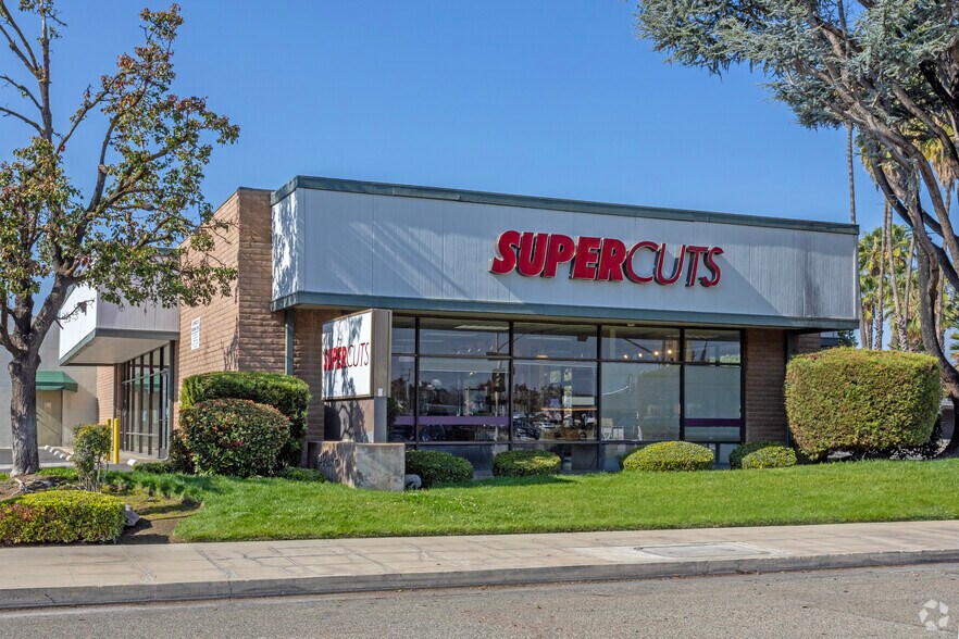 411-435 W Shaw Ave, Fresno, CA à louer - Photo du bâtiment - Image 2 de 3