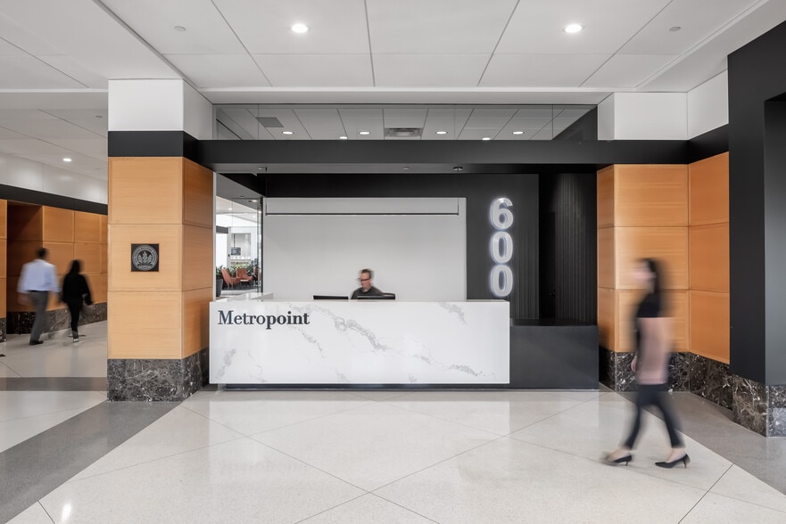 600 Highway 169 S, Saint Louis Park, MN for lease - Interior Photo - Image 2 of 9