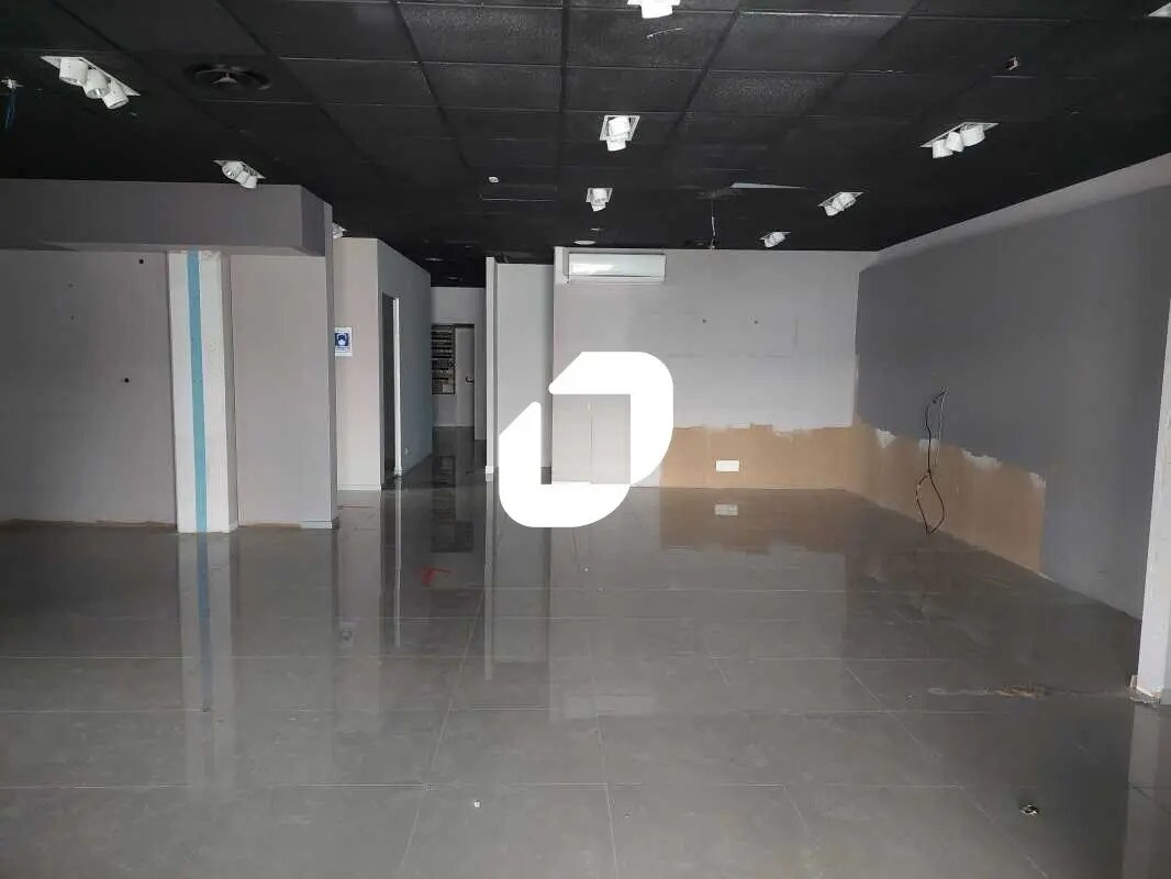 Retail in Coignières for lease Interior Photo- Image 1 of 4