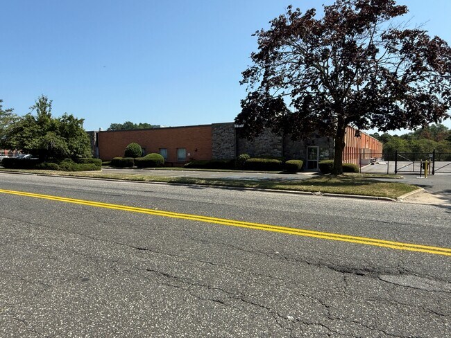 Plus de détails pour 45 Orville Dr, Bohemia, NY - Industriel à louer