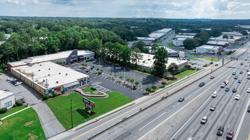 6248 Dawson Blvd, Norcross, GA à louer - Photo du bâtiment - Image 3 de 5