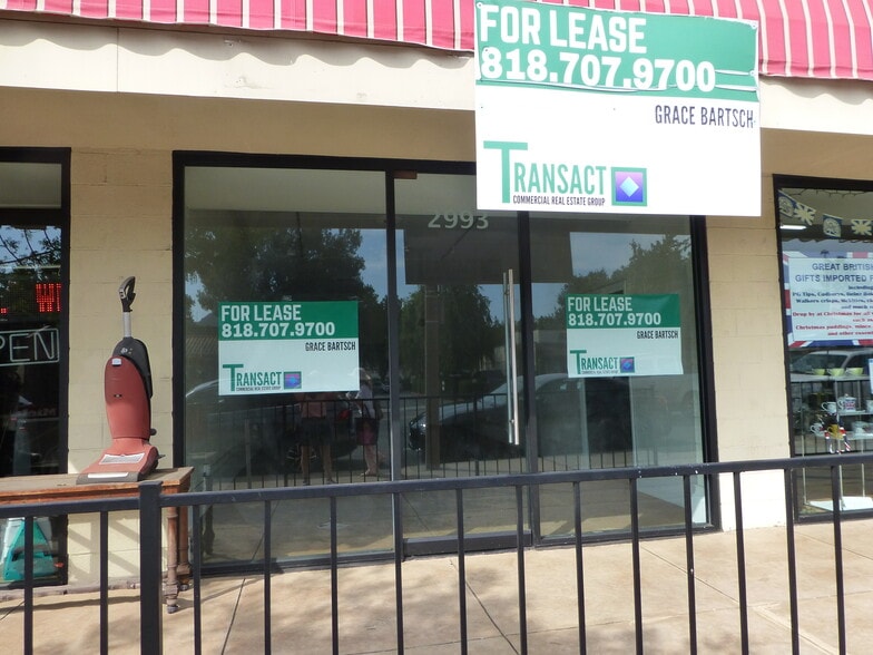 Busy Street Retail Small Rare Space, Thousand Oaks, CA for lease - Building Photo - Image 3 of 9