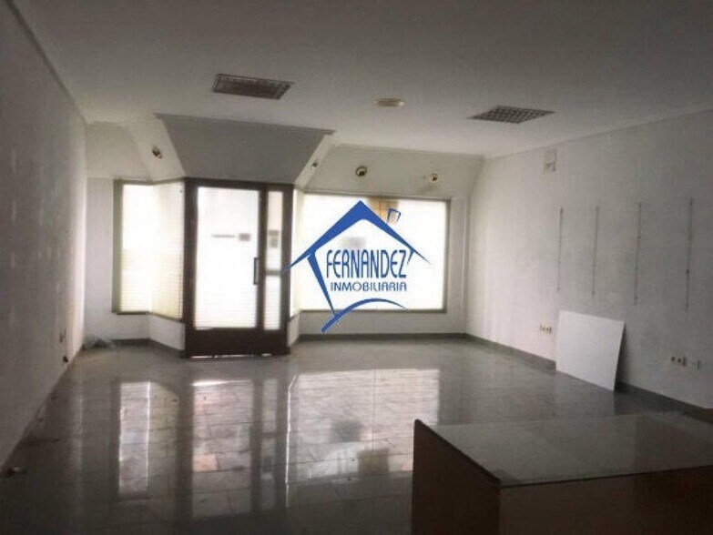 Commerce de détail dans Cáceres, Cáceres à vendre - Photo du bâtiment - Image 2 de 4