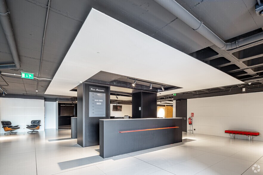 Avenida Hispanidad, 6, Madrid, Madrid à louer - Photo du bâtiment - Image 3 de 3