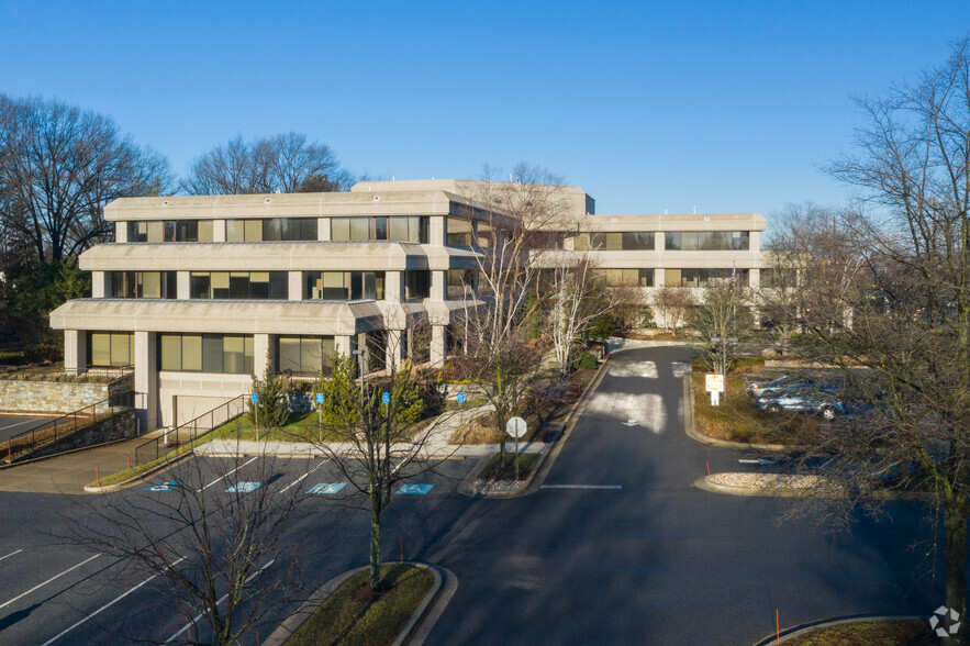 800 S Frederick Ave, Gaithersburg, MD for lease - Building Photo - Image 1 of 7