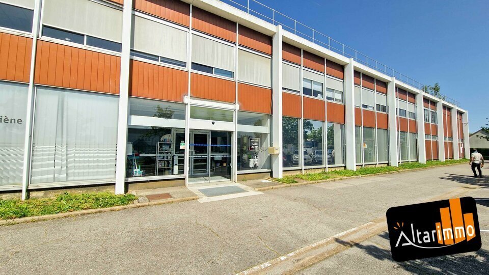 Industrial in Mainvilliers for lease - Building Photo - Image 1 of 9