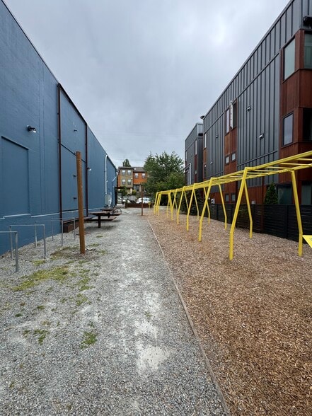 3621-3625 Interlake Ave N, Seattle, WA for sale - Building Photo - Image 2 of 14