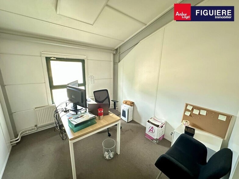 9 Rue De La Carraire, Venelles for lease - Interior Photo - Image 2 of 6
