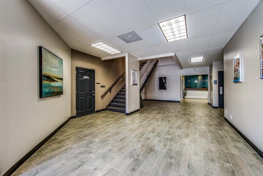 1301 E Orangewood Ave, Anaheim, CA à vendre - Hall d’entrée - Image 3 de 98