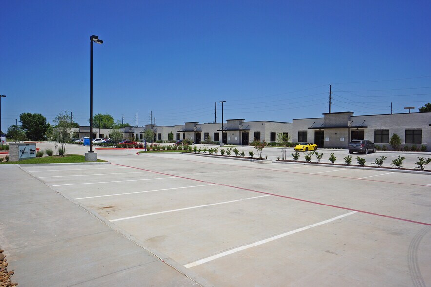 12440 Emily Ct, Sugar Land, TX à louer - Photo du bâtiment - Image 2 de 24