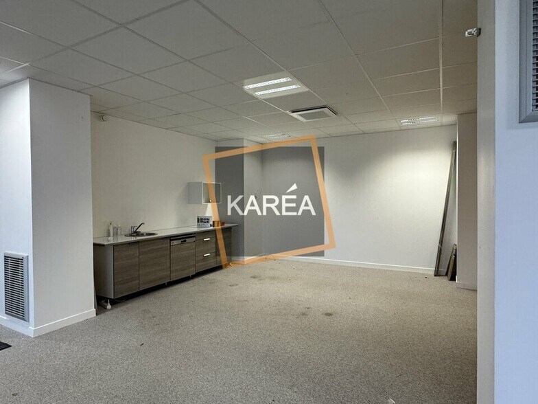 Office in Chessy for lease - Interior Photo - Image 3 of 5
